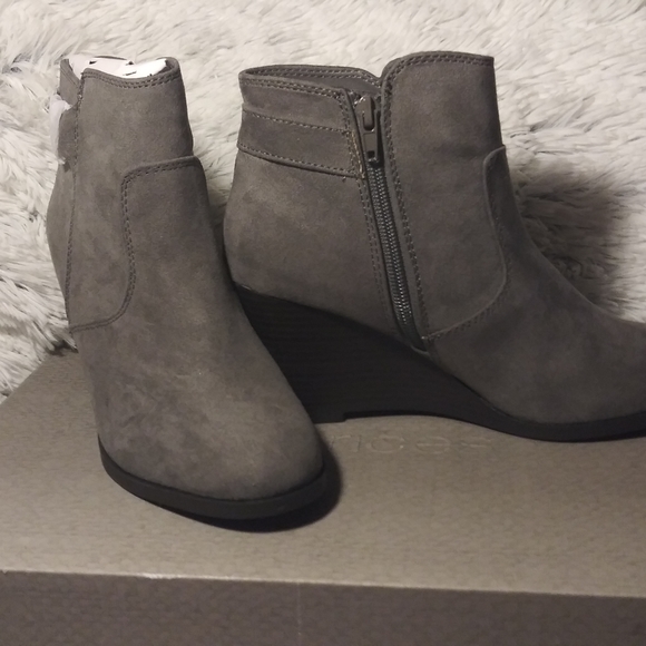 NWT Gray, Maurice's booties - Picture 3 of 5